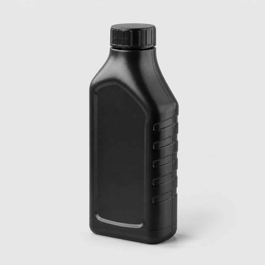 Flacon de nettoyant injecteur diesel concentré sur fond clair
