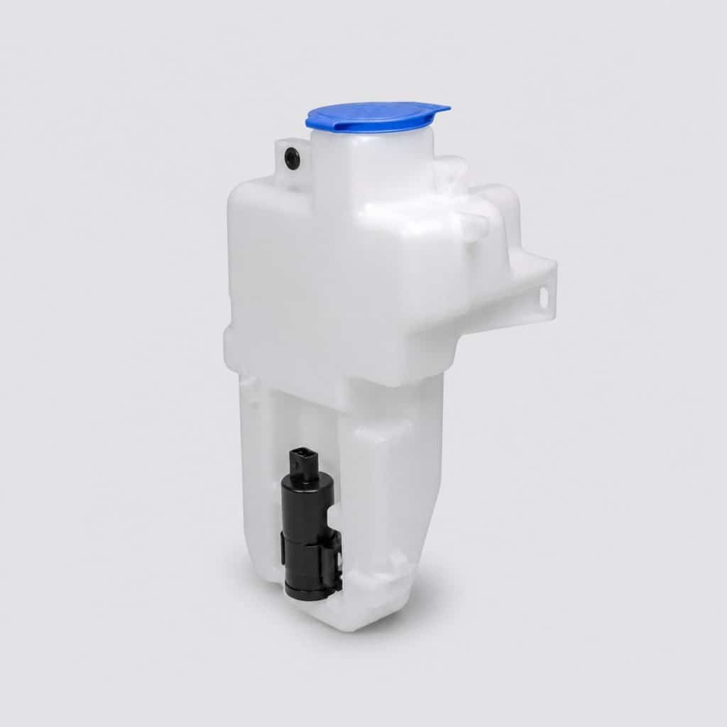 Bocal de lave-glace avec support de pompe sur fond clair