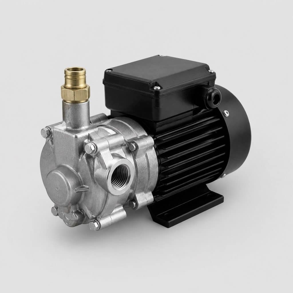 Pompe à gasoil électrique posée sur fond clair