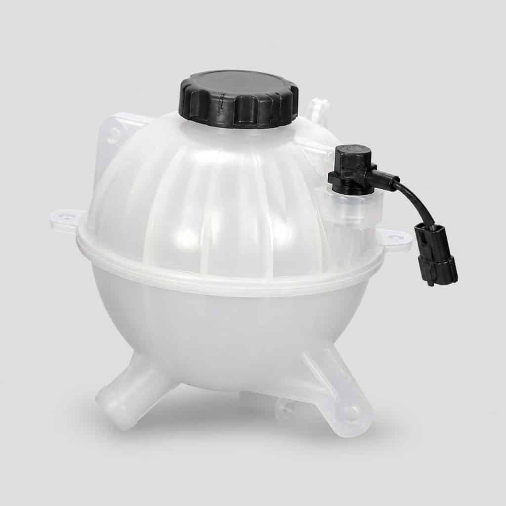 Vase d'expansion avec capteur électronique sur fond clair
